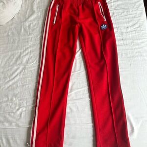 Gucci Red Sweatpants Vibrant Athletic Design